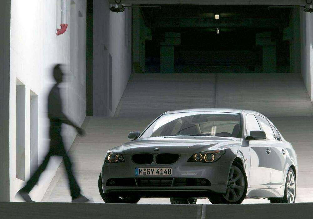 Fiche technique BMW 523i (E60) (2005-2007)