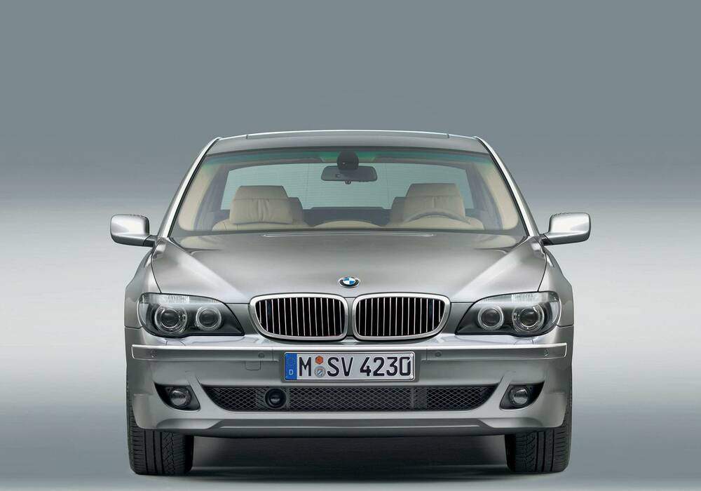 Fiche technique BMW 740i (E65) (2005-2008)