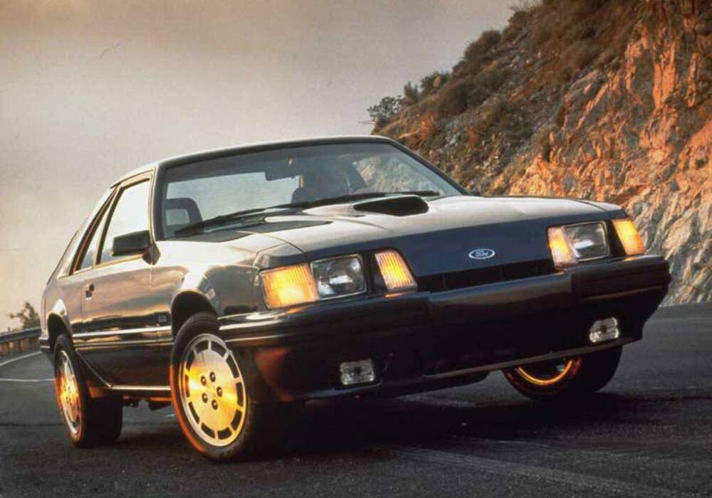 Fiche technique Ford Mustang III SVO (1984)