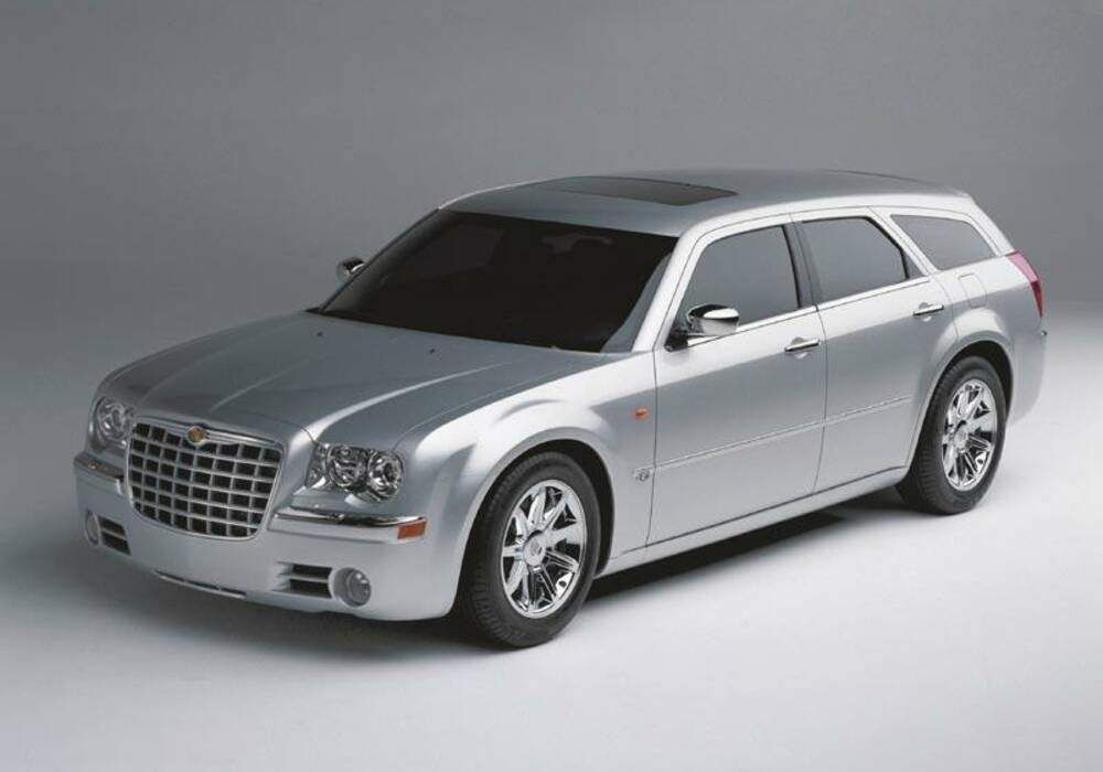 Fiche technique Chrysler 300C Touring Concept (2003)