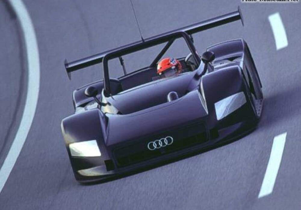 Fiche technique Audi R8R (1999)