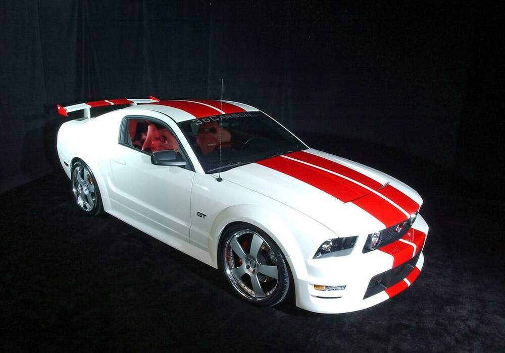 Fiche technique 3D Carbon Mustang GT (2005)