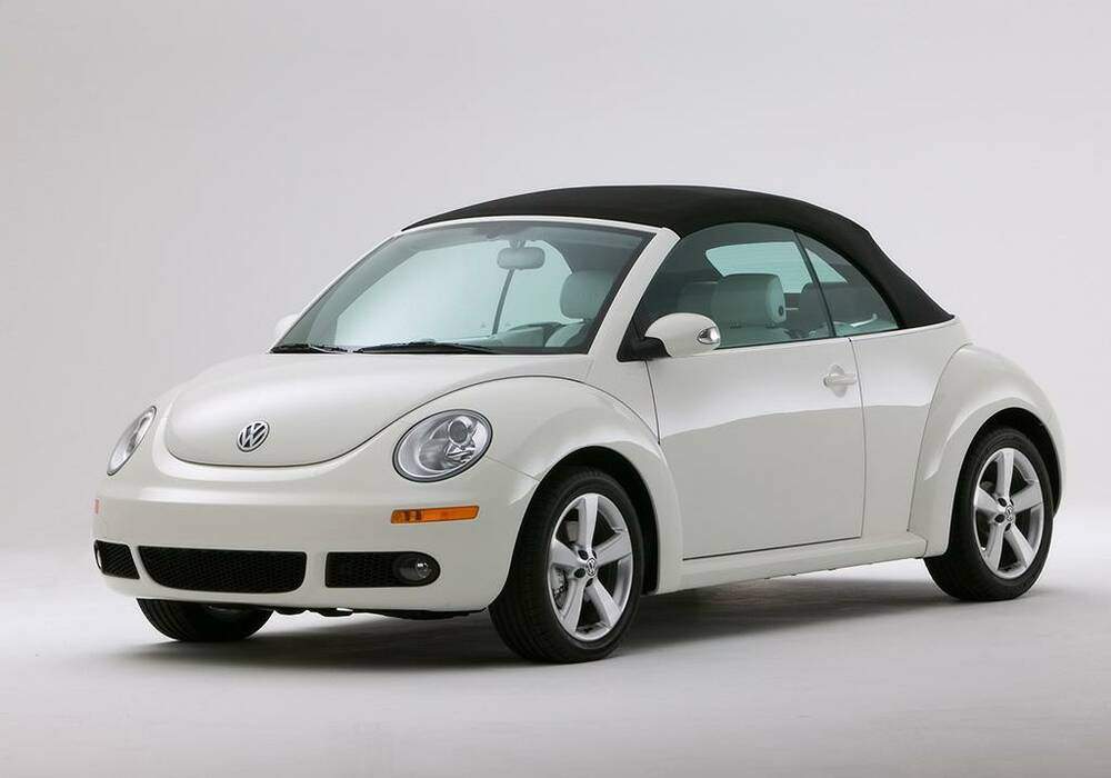 Fiche technique Volkswagen New Beetle Cabriolet 2.5 &laquo; Triple White Special Edition &raquo; (2007)