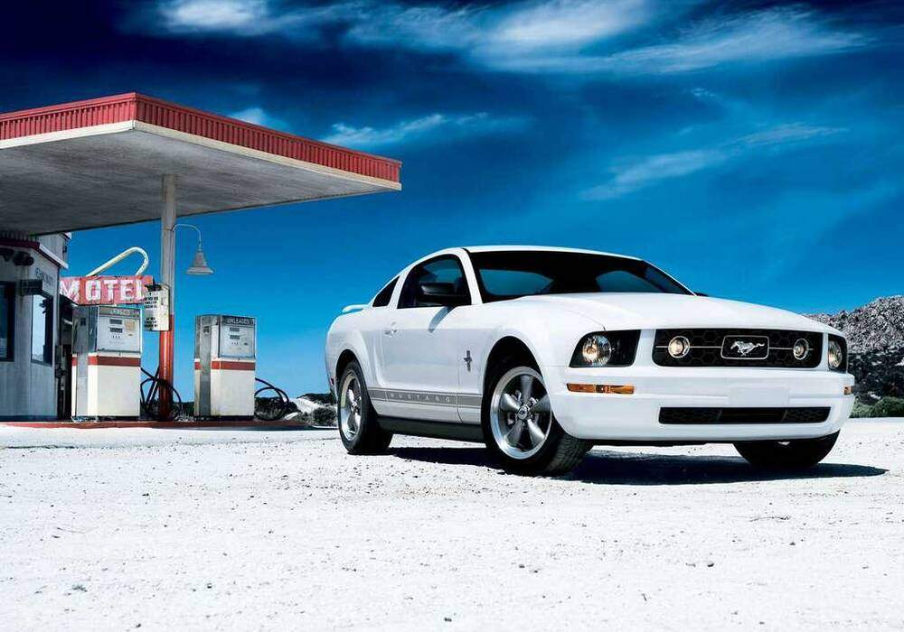 Fiche technique Ford Mustang V V6 &laquo; Pony Edition &raquo; (2006)