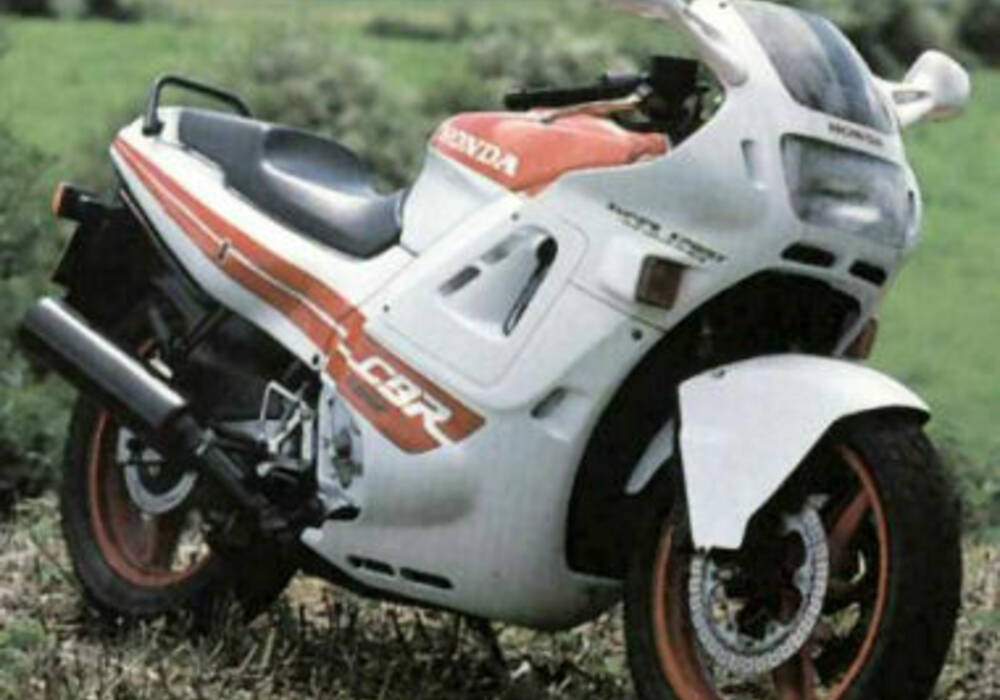 Fiche technique Honda CBR 600 F (1987-1988)