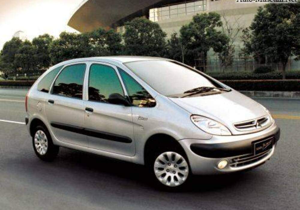 Fiche technique Citroën Xsara Picasso 2.0 HDi 90 (19992004)