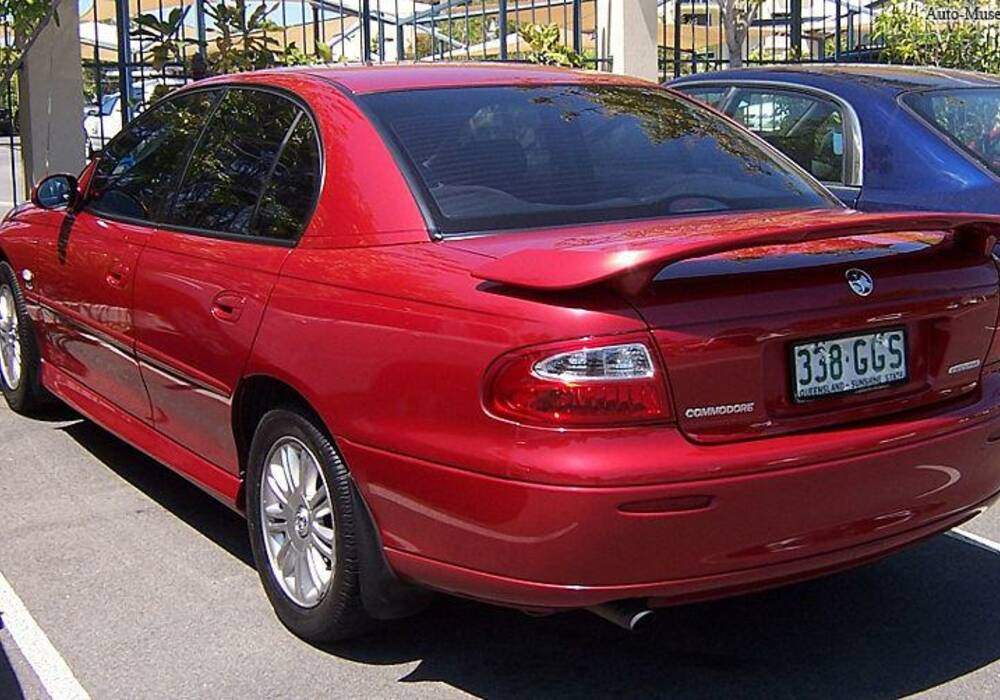 Fiche technique Holden VX  Commodore Executive (2000-2002)