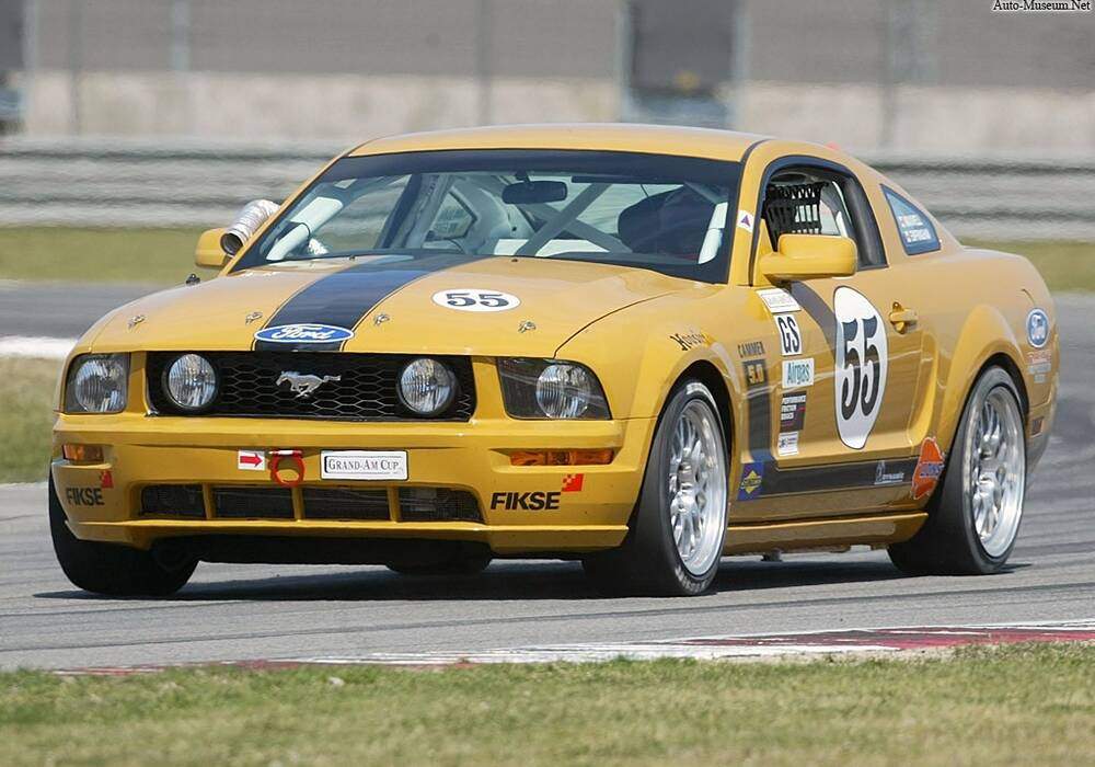 Fiche technique Ford Mustang FR500C (2005)