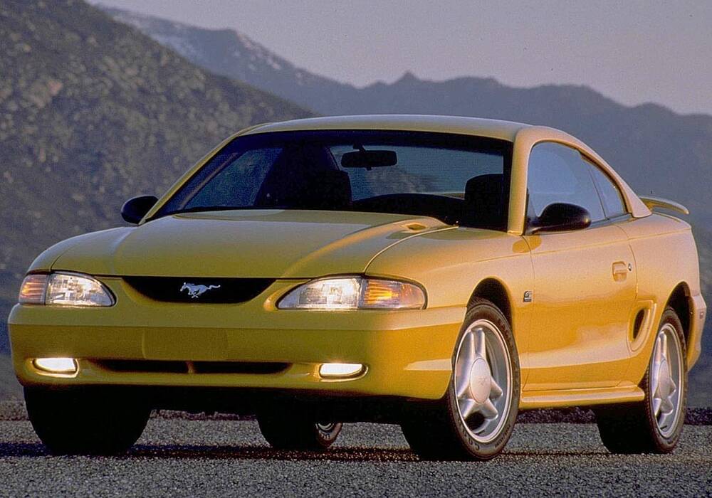 Fiche technique Ford Mustang IV GT (1994-1997)
