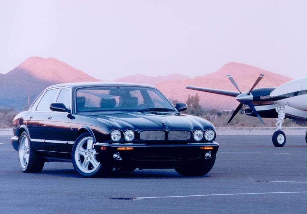 Fiche technique Jaguar XJR 4.0 (X308) &laquo; Sp&eacute;cial Edition &raquo; (2001)