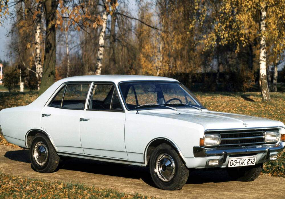 Fiche technique Opel Rekord V 1900 S (C) (1966-1971)