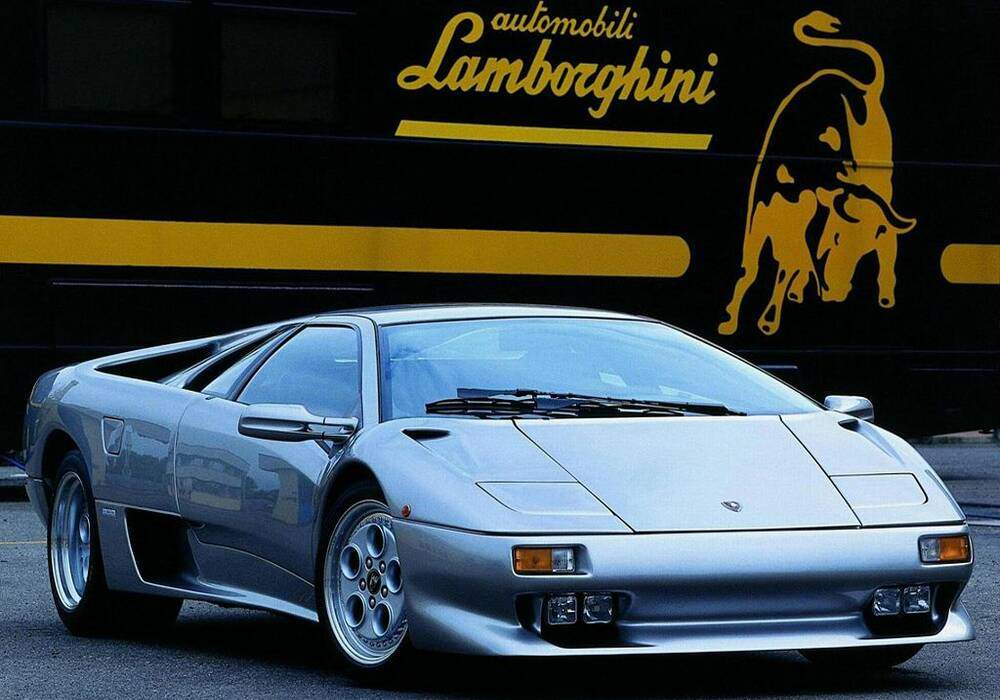 Fiche technique Lamborghini Diablo VT (1993-1998)