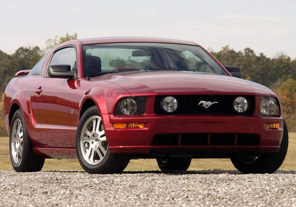Fiche technique Ford Mustang V GT (2004-2009)