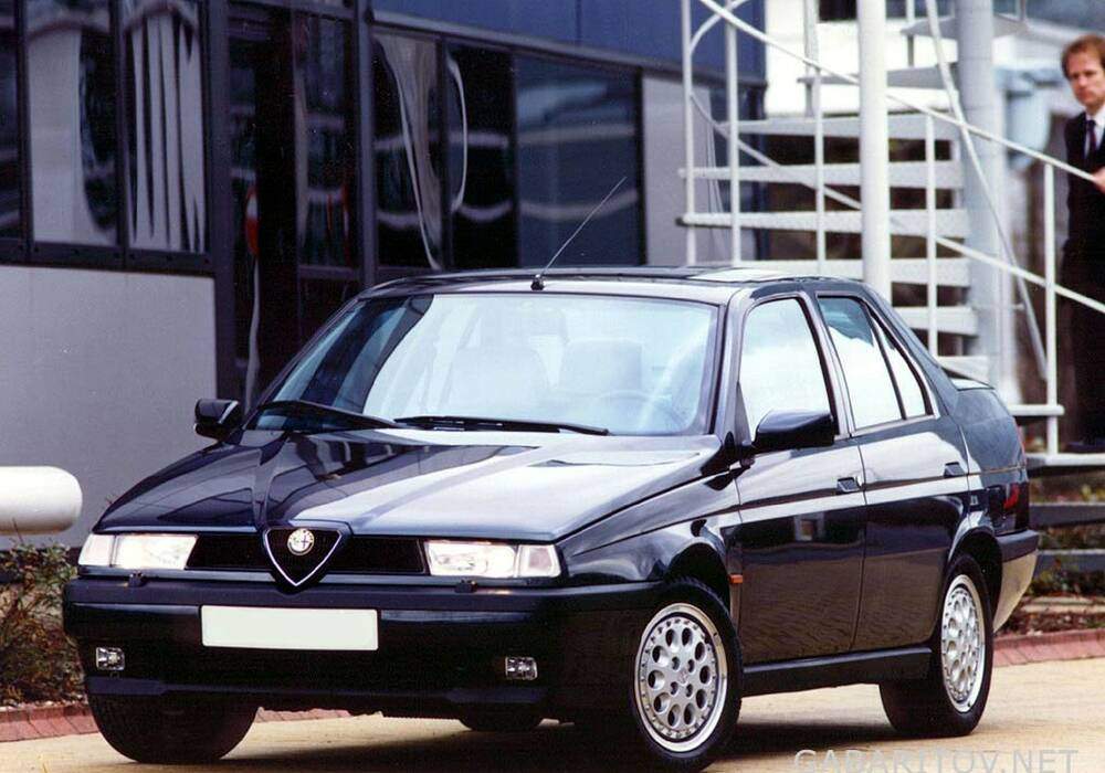 Fiche technique Alfa Romeo 155 2.0 TS 150 (1996-1998)