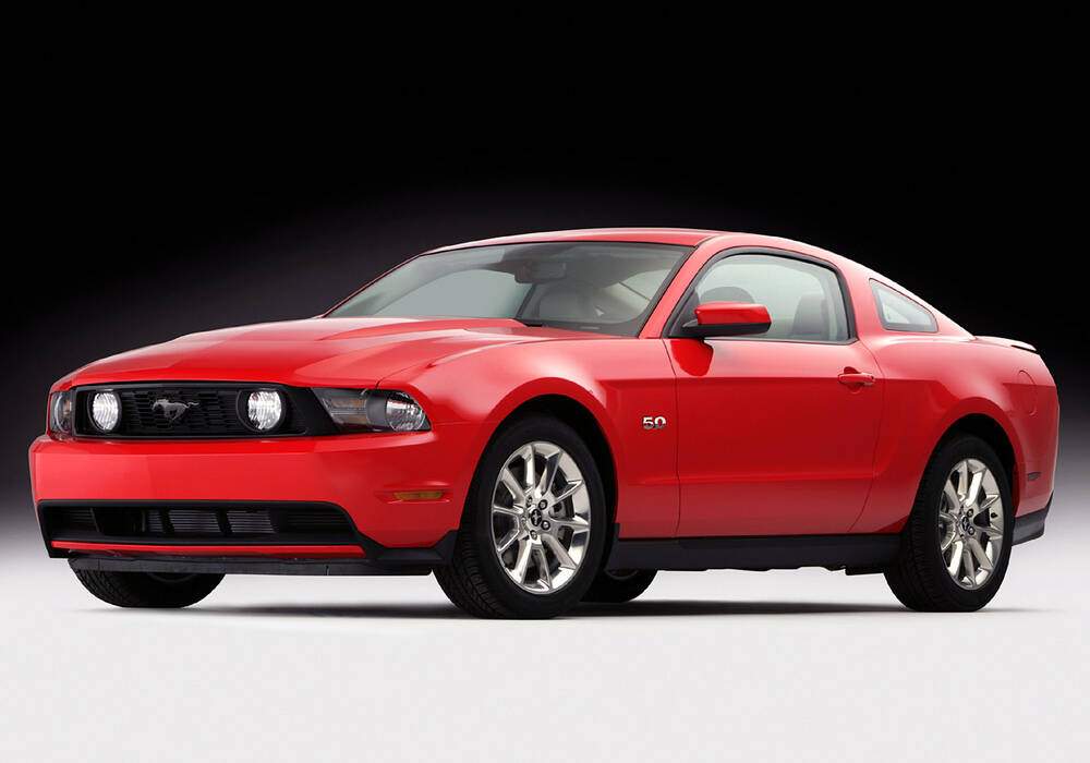 Fiche technique Ford Mustang V GT (2010-2012)