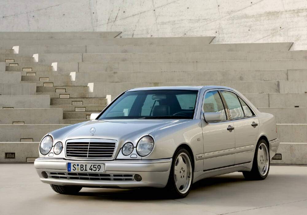 Fiche technique Mercedes-Benz E II 430 (W210) (1997-2002)