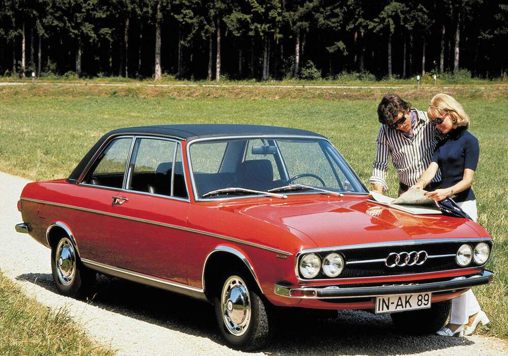Fiche technique Audi 100 GL (C1) (1971-1976)