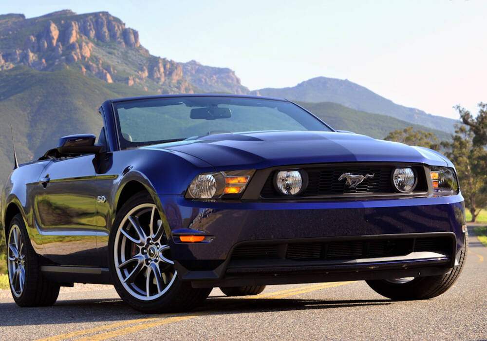 Fiche technique Ford Mustang V GT Convertible (2010-2012)