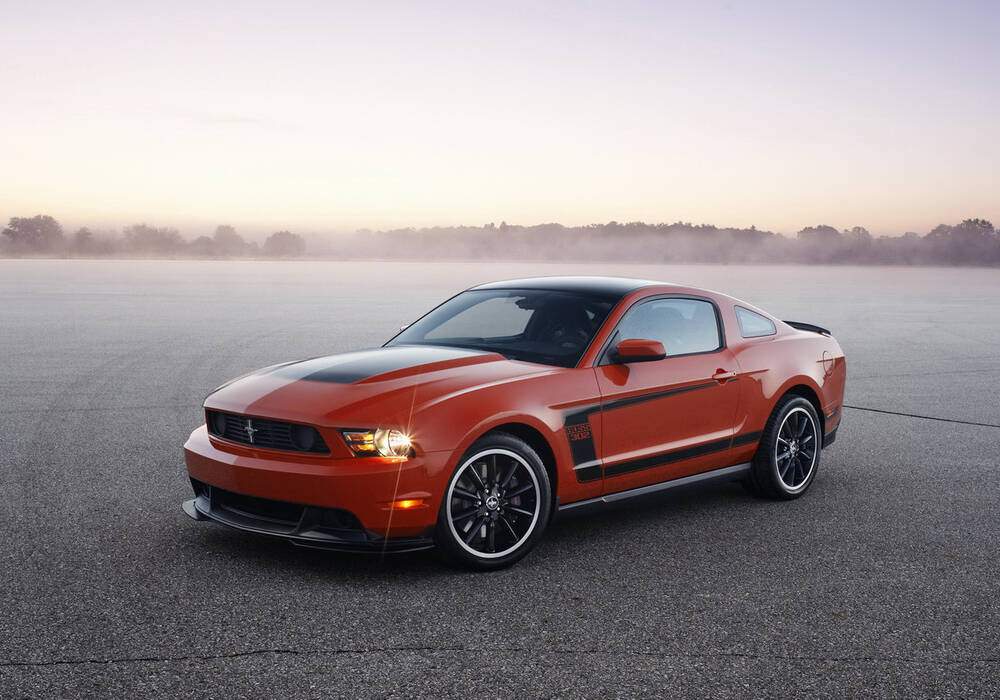 Fiche technique Ford Mustang V Boss 302 (2011-2012)