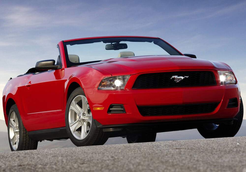 Fiche technique Ford Mustang V V6 Convertible (2010-2014)