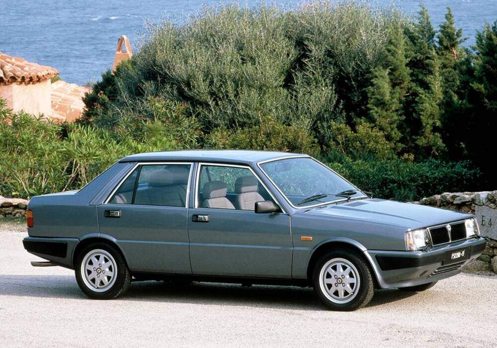 Fiche technique Lancia Prisma 1600 ie 110 (831) (1986-1989)