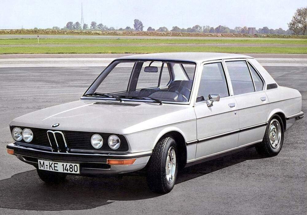 Fiche technique BMW 525 (E12) (1974-1977)