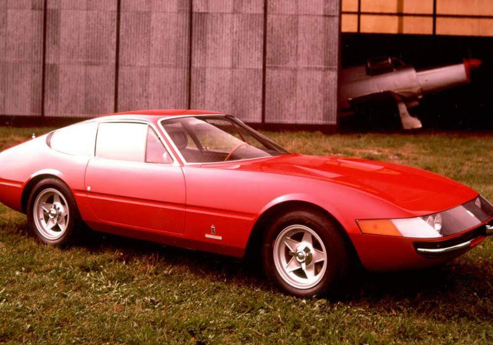 Fiche technique Ferrari 365 GTB/4 Daytona (1968-1973)