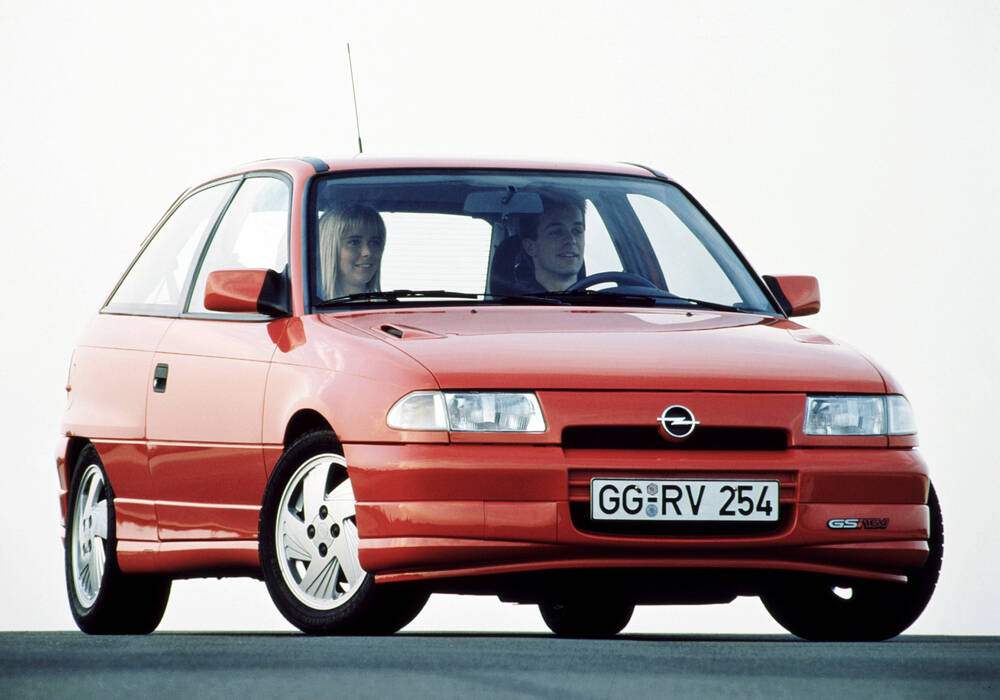 Fiche technique Opel Astra 1.8 GSi 16v (1994-1995)