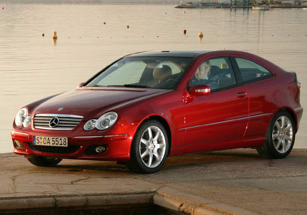 Fiche technique Mercedes-Benz Coup&eacute; Sport 180 (CL203) (2001-2002)