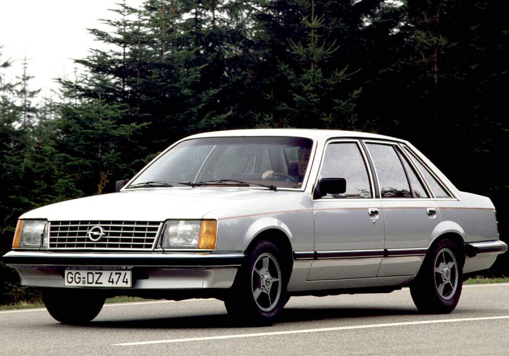 Fiche technique Opel Senator 3000 E (A1) (1978-1982)