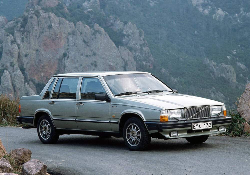 Fiche technique Volvo 760 2.3 Turbo 180 (1986-1990)