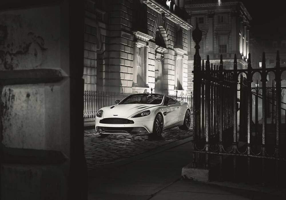 Fiche technique Aston Martin Vanquish II Volante &laquo; Carbon White Edition &raquo; (2015)