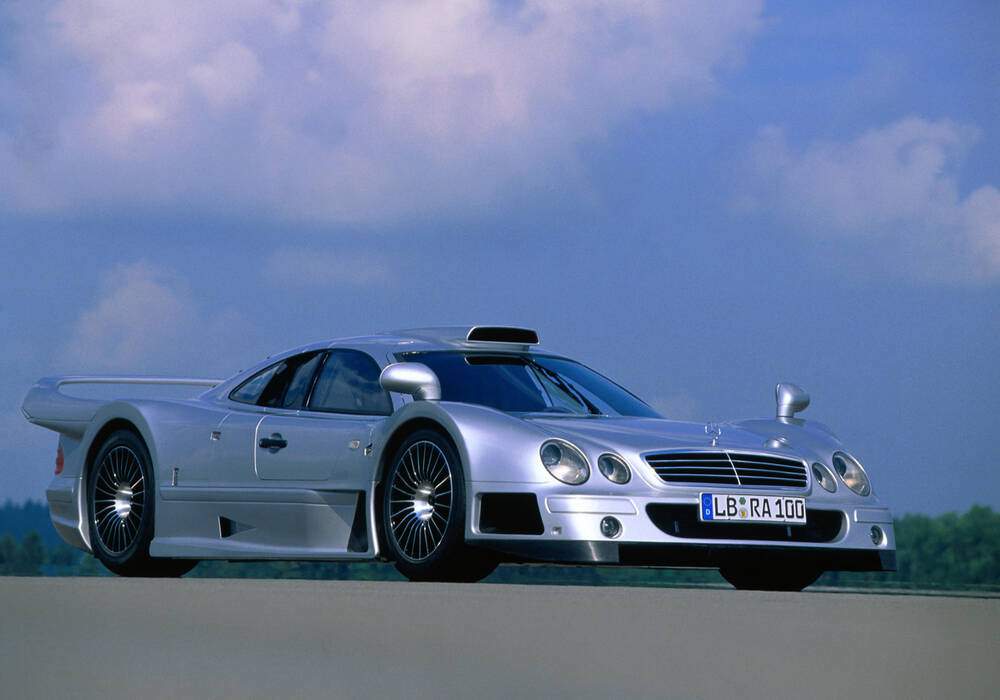 Fiche technique Mercedes-Benz CLK-GTR Coup&eacute; (1997-1998)