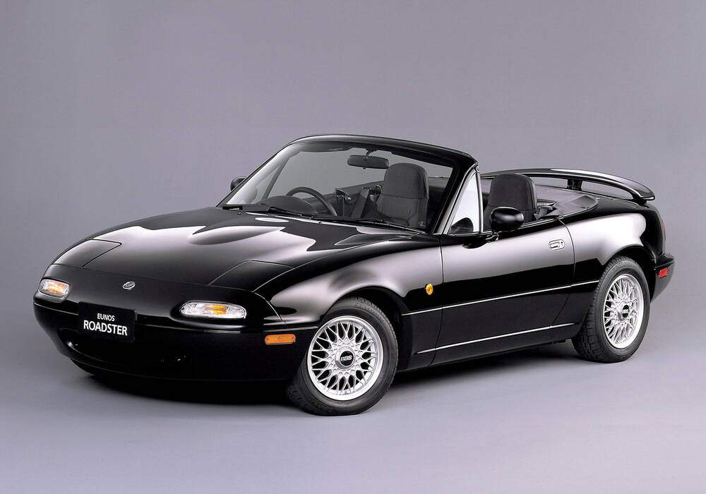 Fiche technique Eunos Roadster 1.6 120 (NA) &laquo; Cafe Roadster Limited 1/300 M2-1001 &raquo; (1991)