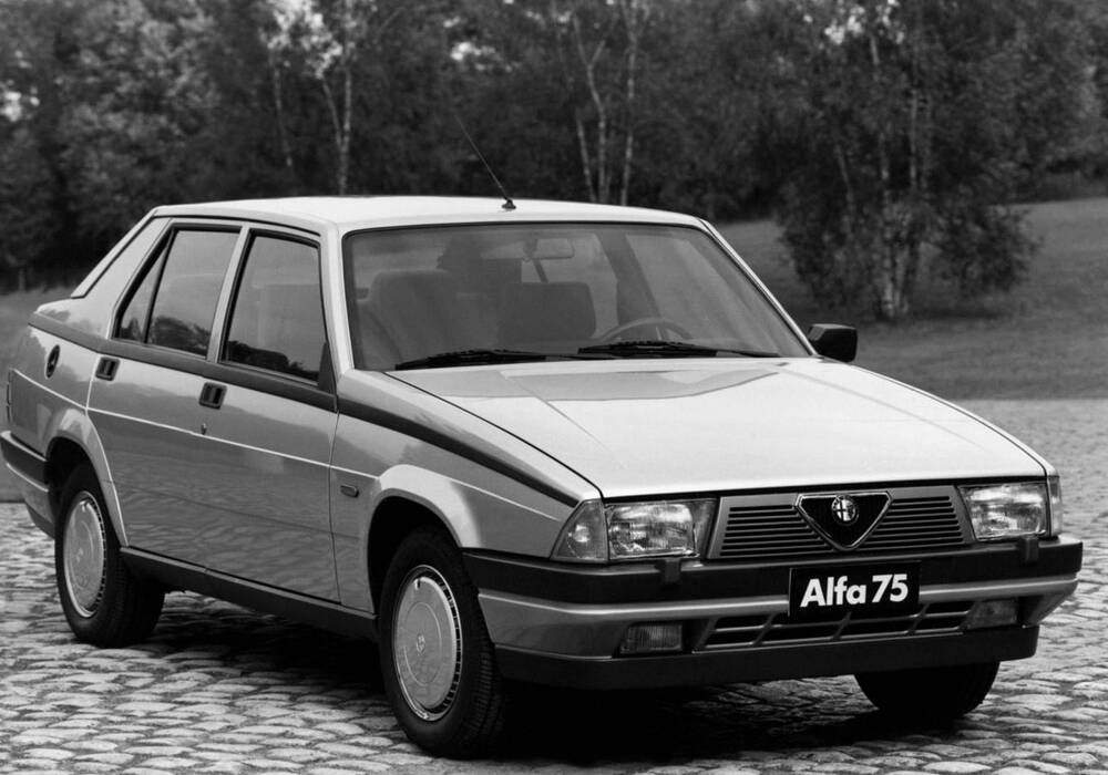 Fiche technique Alfa Romeo 75 2.0 (1985-1988)