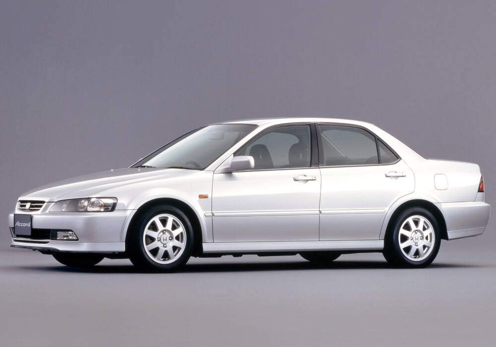 Fiche technique Honda Accord VI Sedan 2.0 i-VTEC 145 (1999-2001)