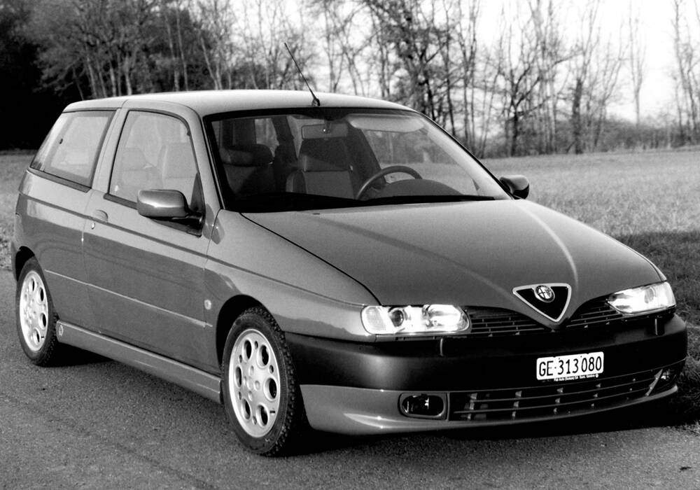 Fiche technique Alfa Romeo 145 2.0 Quadrifoglio 150 (930) (1995-1998)