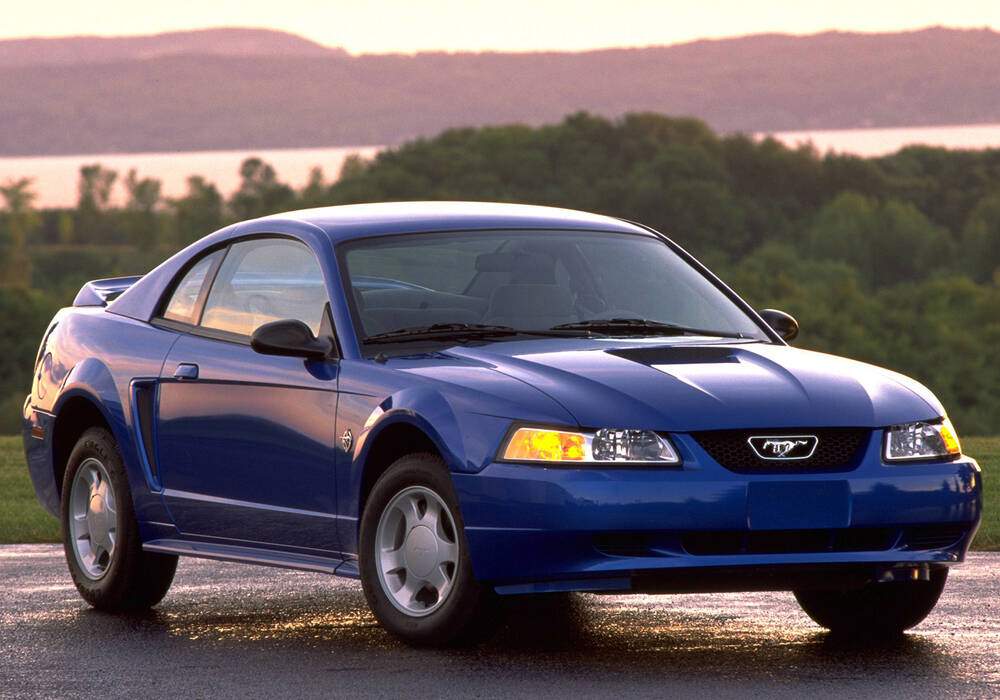 Fiche technique Ford Mustang IV 3.8 V6 (1999-2004)