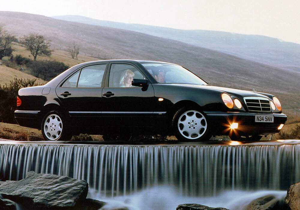 Fiche technique Mercedes-Benz E II 200 (W210) (1995-2000)