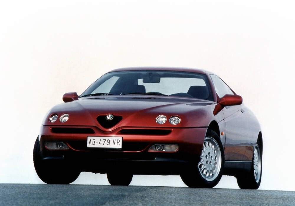 Fiche technique Alfa Romeo GTV 2.0 V6 Turbo (916C) (1995-2001)