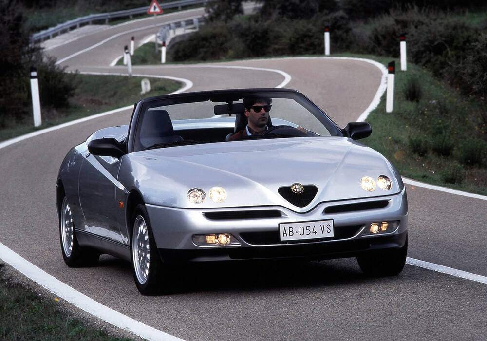 Fiche technique Alfa Romeo Spider II 2.0 TS 150 (1995-2006)