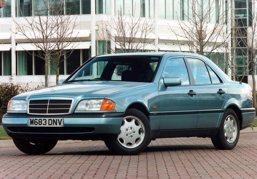 Fiche technique Mercedes-Benz C 220 (W202) (1993-1996)
