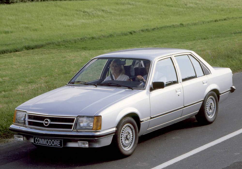 Fiche technique Opel Commodore III 2.5 E (1980-1982)