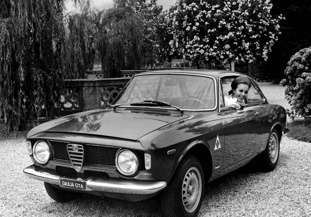 Fiche technique Alfa Romeo Giulia 1600 Sprint GTA (1965-1969)