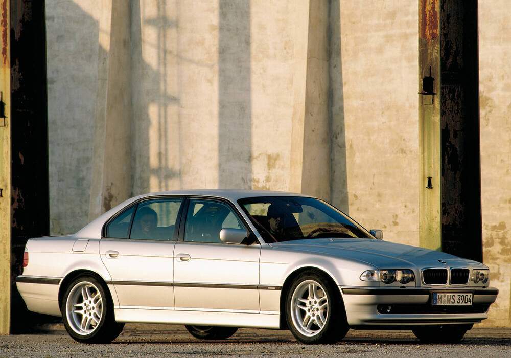 Fiche technique BMW 740d (E38) (1999-2001)