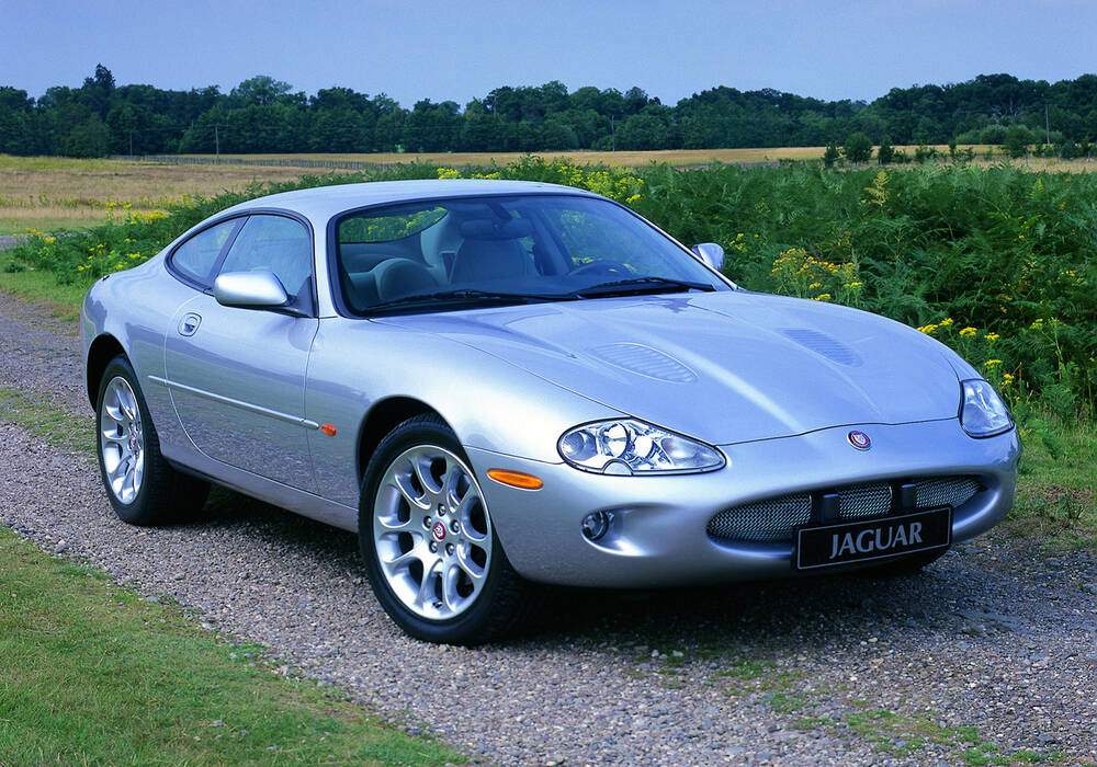 Fiche technique Jaguar XKR Coup&eacute; 4.0 (1998-2002)
