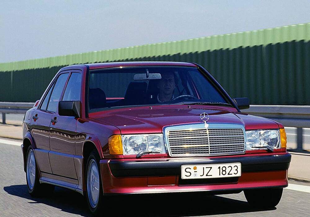 Fiche technique Mercedes-Benz 190 E 2.5-16 (W201) (1989-1992)