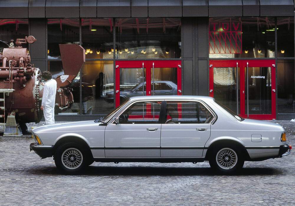 Fiche technique BMW 728 (E23) (1977-1979)