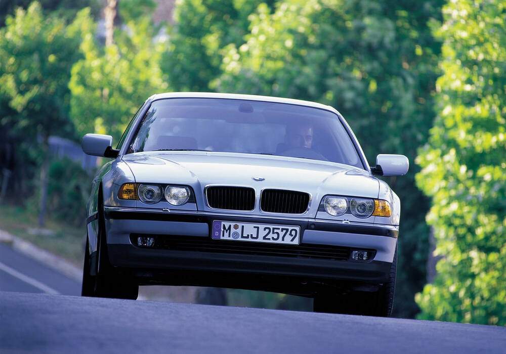 Fiche technique BMW 730d (E38) (1998-2000)