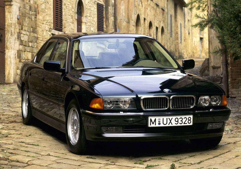 Fiche technique BMW 750i (E38) (1994-2001)